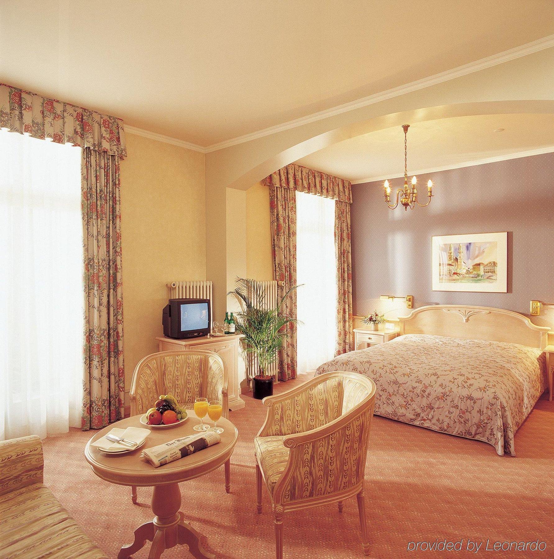Belvedere Strandhotel Spiez Room photo